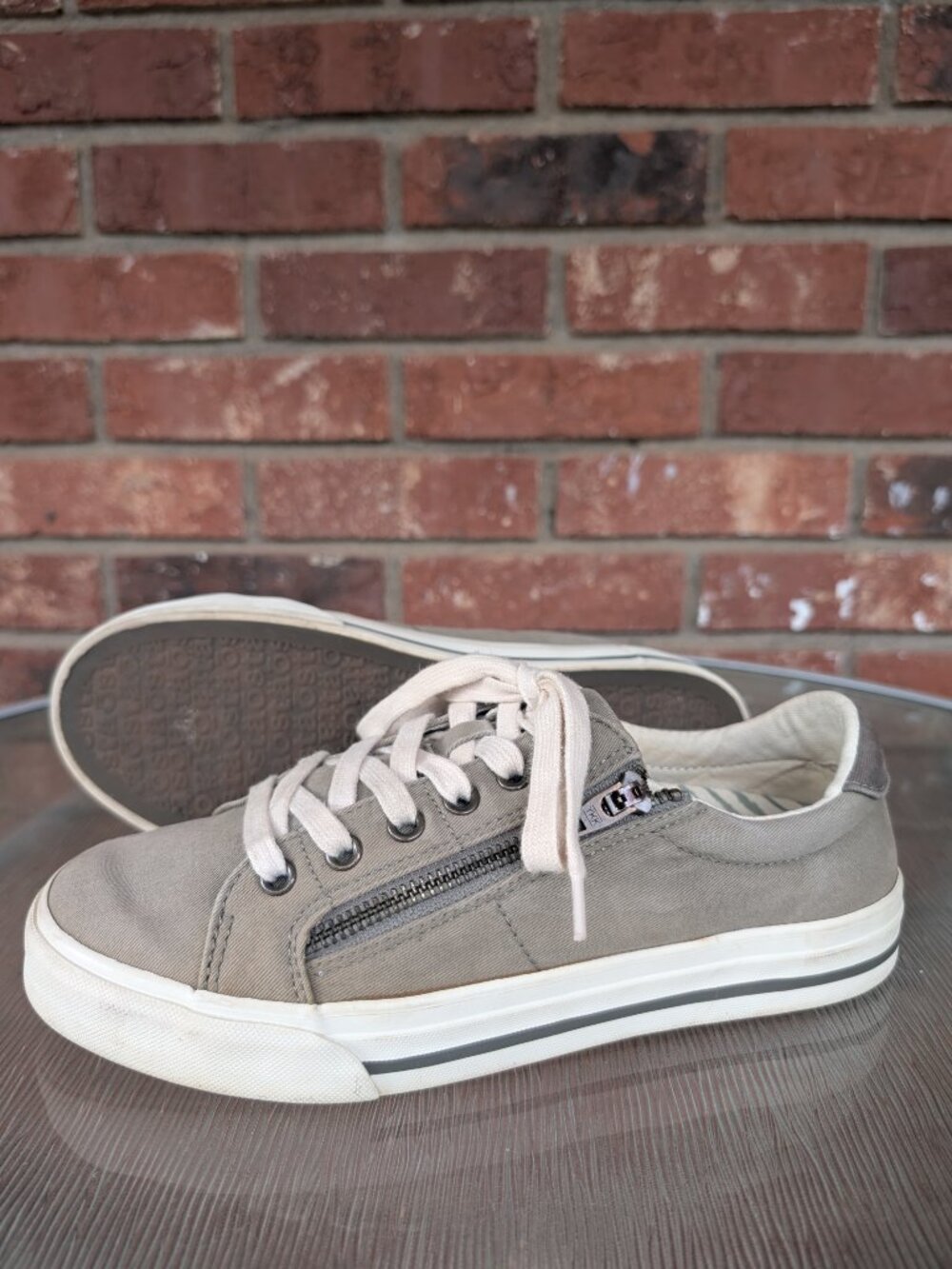 Women's Taos Z-Soul Canvas Sneakers Shoes Size 7.5 W